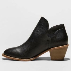 Never worn 😊 Black Wedged Boots